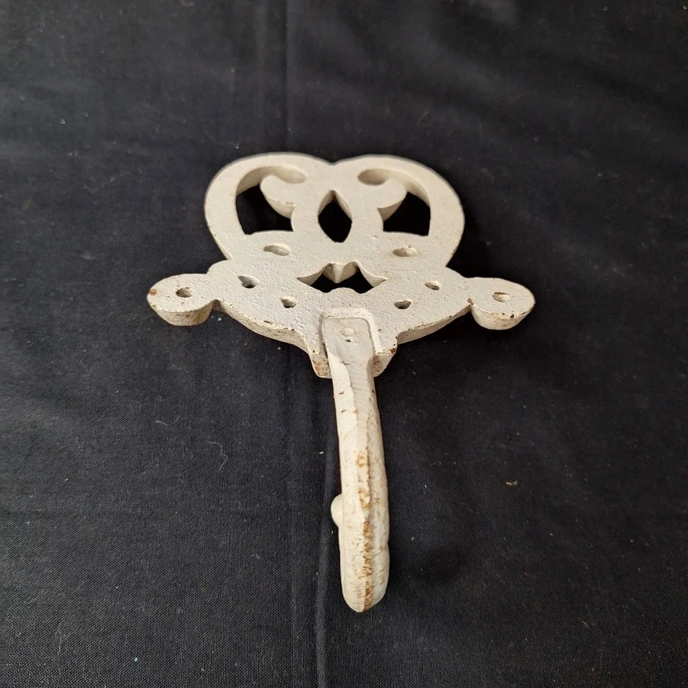 Vintage Cast Iron Scroll Heart Wall Hook Cream Wht Shabby Chic Coat Towel Hanger